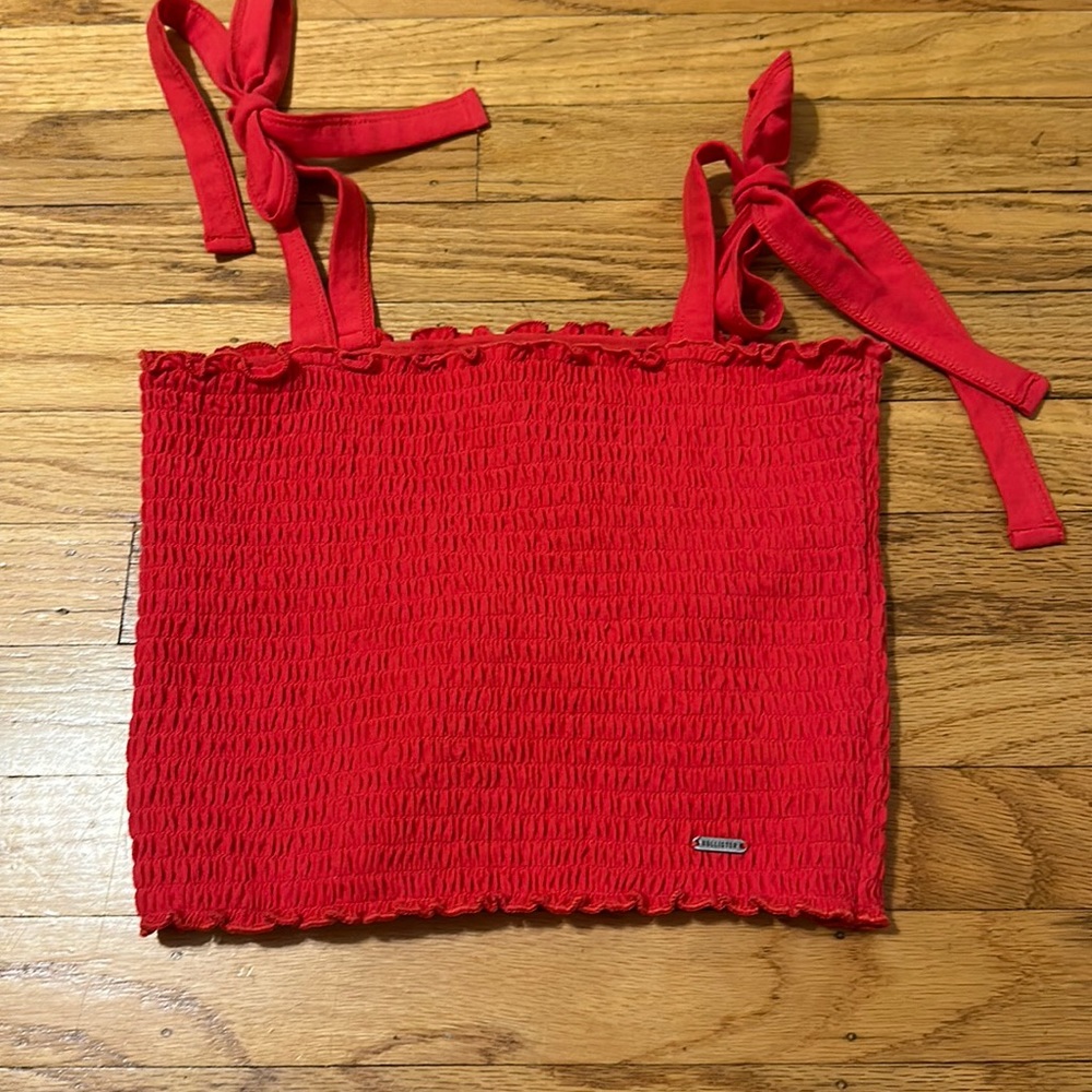 Hollister size small